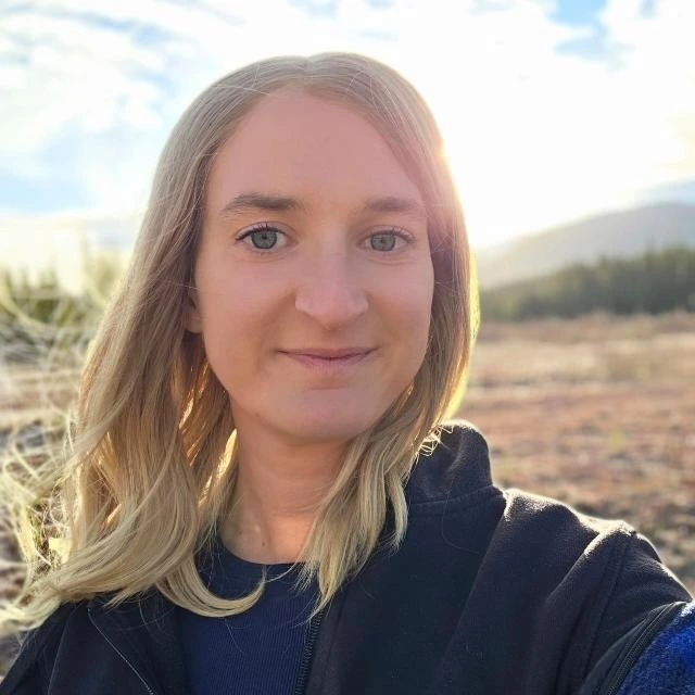 Headshot of Chantel Grinder, Natoorales Google review client testimonial.